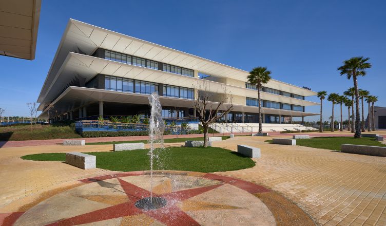 La Universidad Loyola prevé que la economía andaluza mejore cinco décimas su crecimiento para 2026 gracias a la industria y el sector exterior